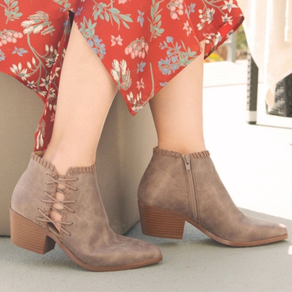 6, 10Light Brown Whipstitch On Bootie - Picture 2 of 5